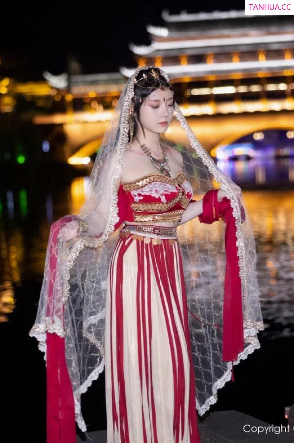 豆瓣酱  [XiuRen]高清写真图 2024.04.07 No.8349 豆瓣酱 美乳性感第13张图片